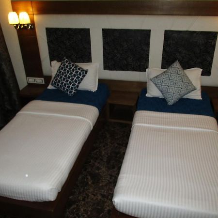 Hotel Sapna Mumbai Bagian luar foto